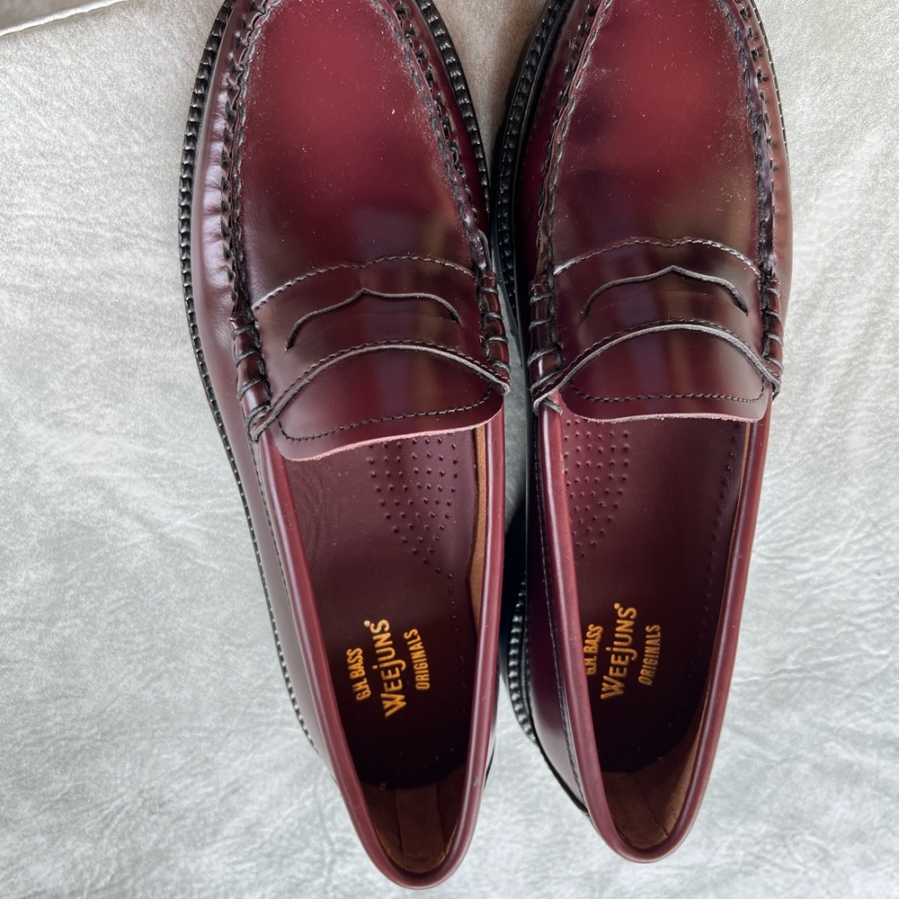 NWOT Bass Weejun Whitney super lug.  Price is firm.  Please ask question…